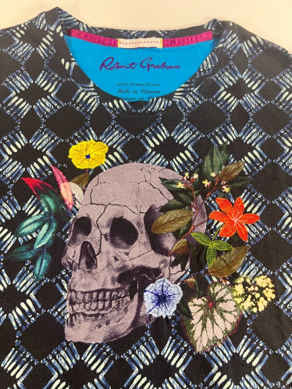 🔥 Authentic Robert Graham Statement Graphic Tee 🔥 - Picture 4 of 10